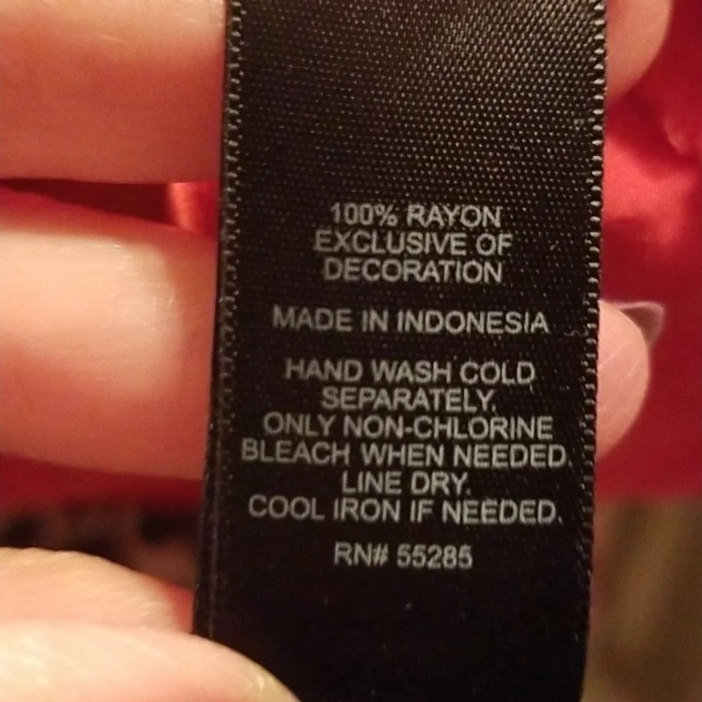 Express Woman's Top - Picture 5 of 8